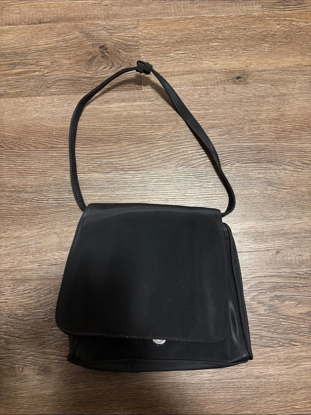 women’s black shoulder bag